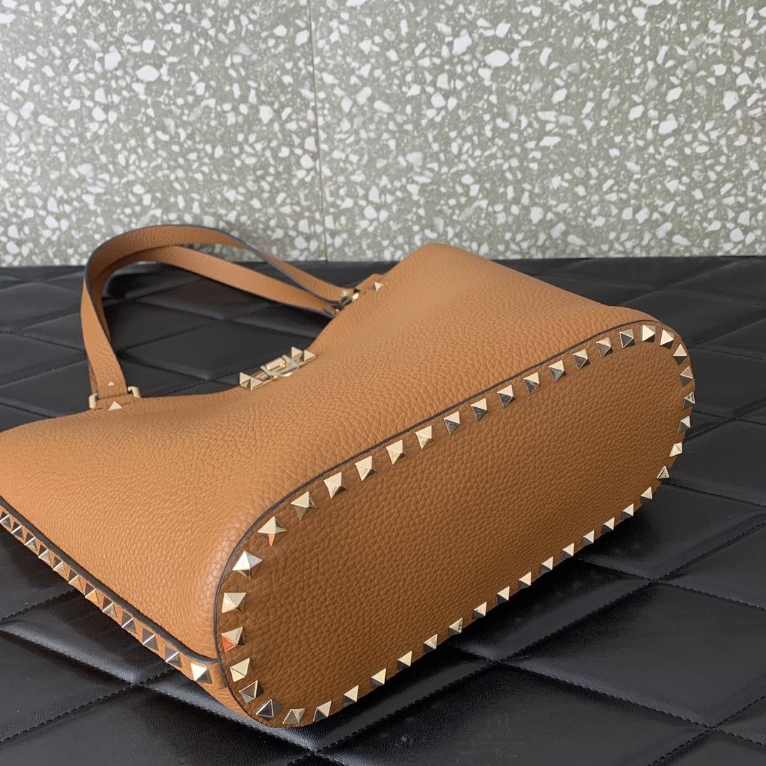 Valentino Garavani Rockstud Shoulder Bag in Brown Grainy Calfskin